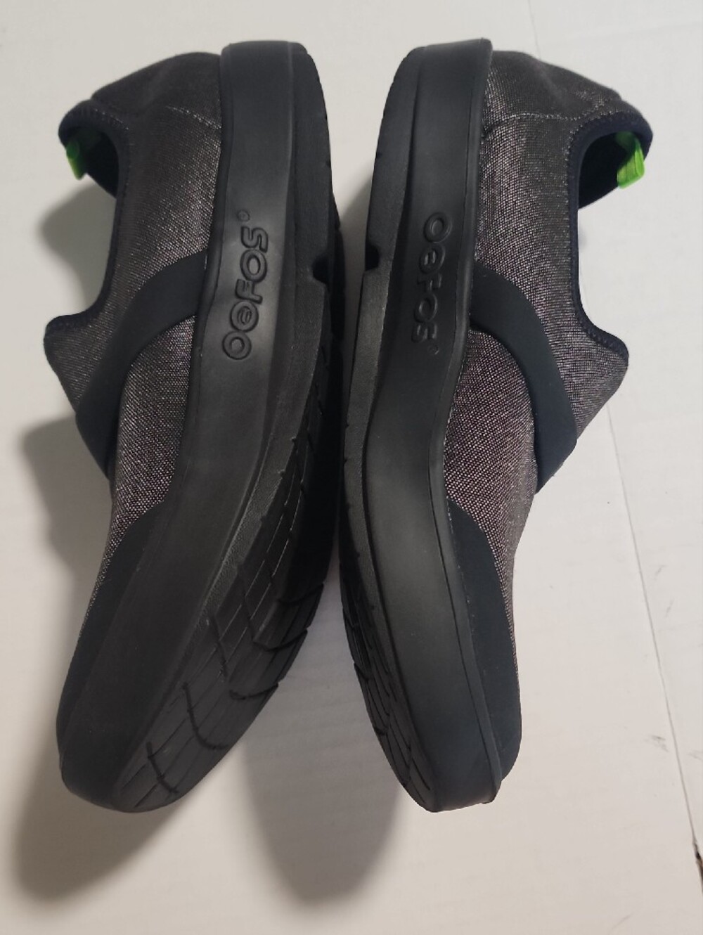 OOFOS Black Slip-On Clogs with Green Insole - Picture 4 of 10